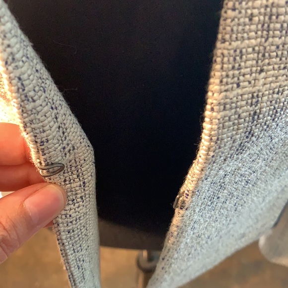 T Tahari navy mesh side panel white/navy blazer - Picture 4 of 7